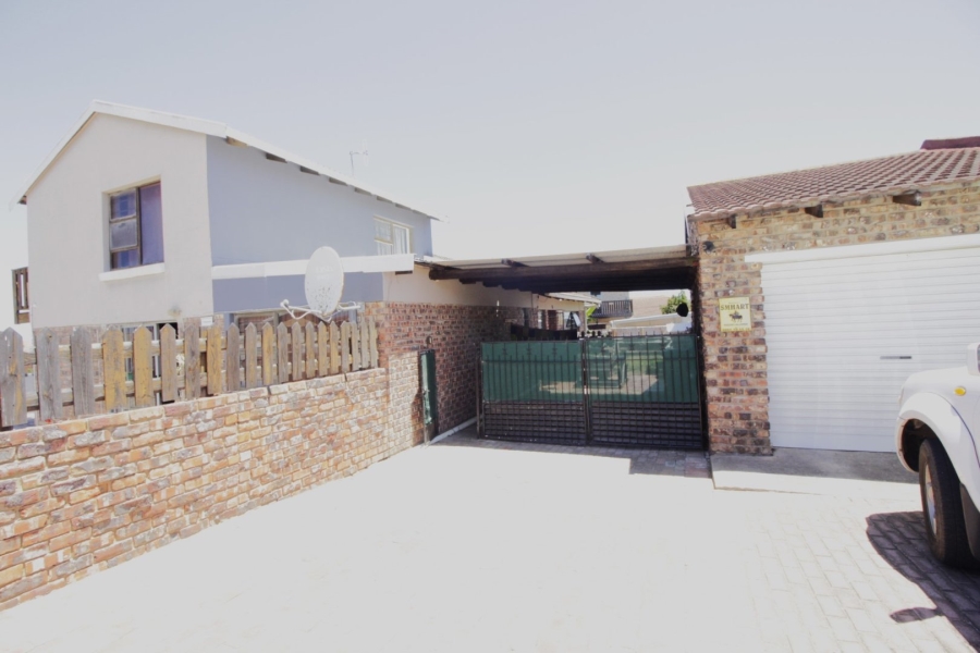 6 Bedroom Property for Sale in Wavecrest Eastern Cape